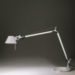La lampada Tolomeo disegnata da Michele De Lucchi e Giancarlo Fassina per Artemide, foto Artemide